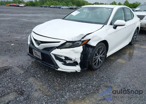 2021 Toyota Camry Se z USA, uszkodzony, nr VIN 4T1G11AK2MU464001